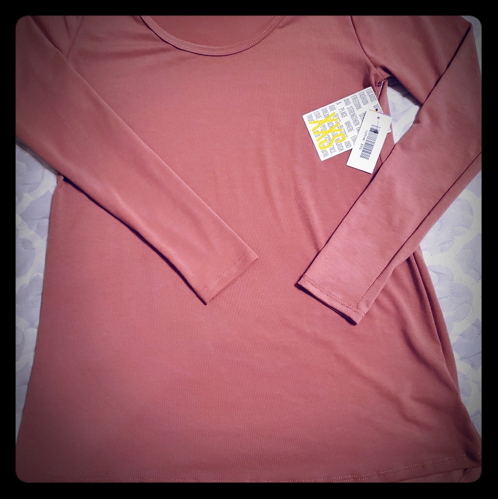 LuLaRoe Lynnae shirt